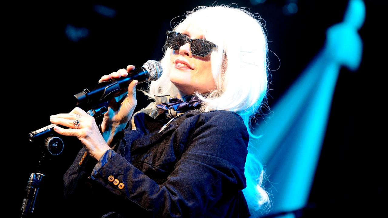 An iconic ’70s singer just walked the red carpet at 80 and fans are amazed