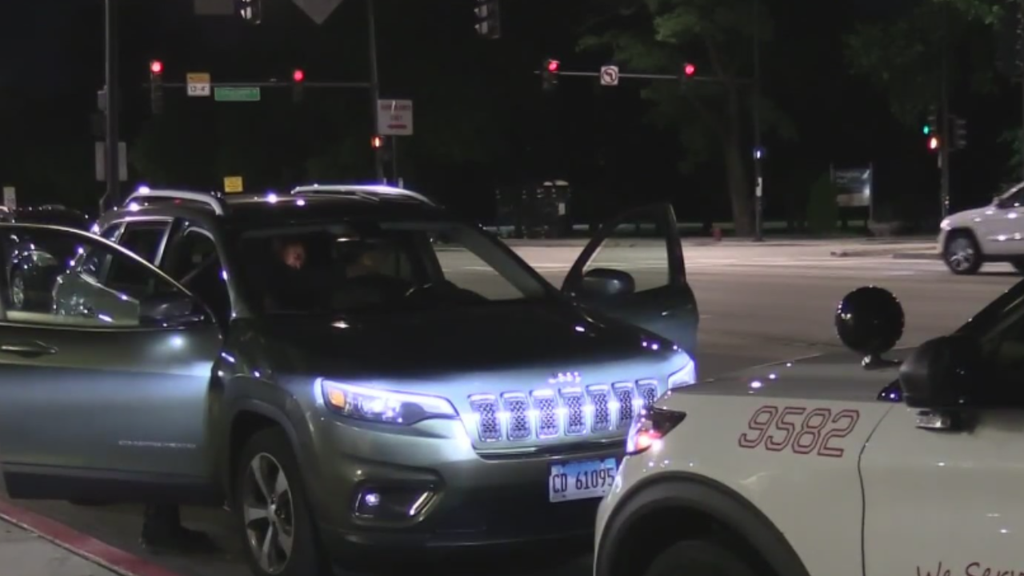 Rideshare driver shot while dropping off passengers in Chicago's North ...