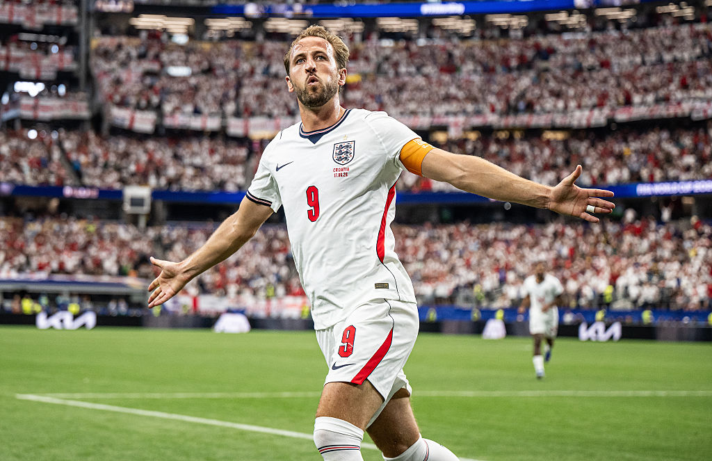 Phù thủy Ghana từng ám Ronaldo lại nguyền Harry Kane