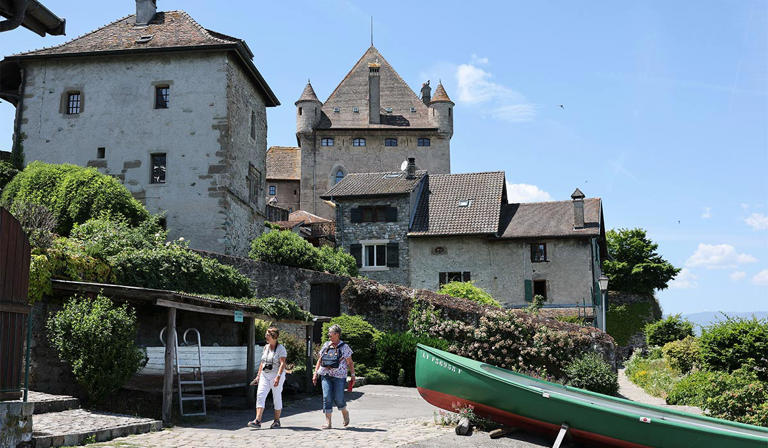 Two kids found dead in car during France's record-breaking heatwave