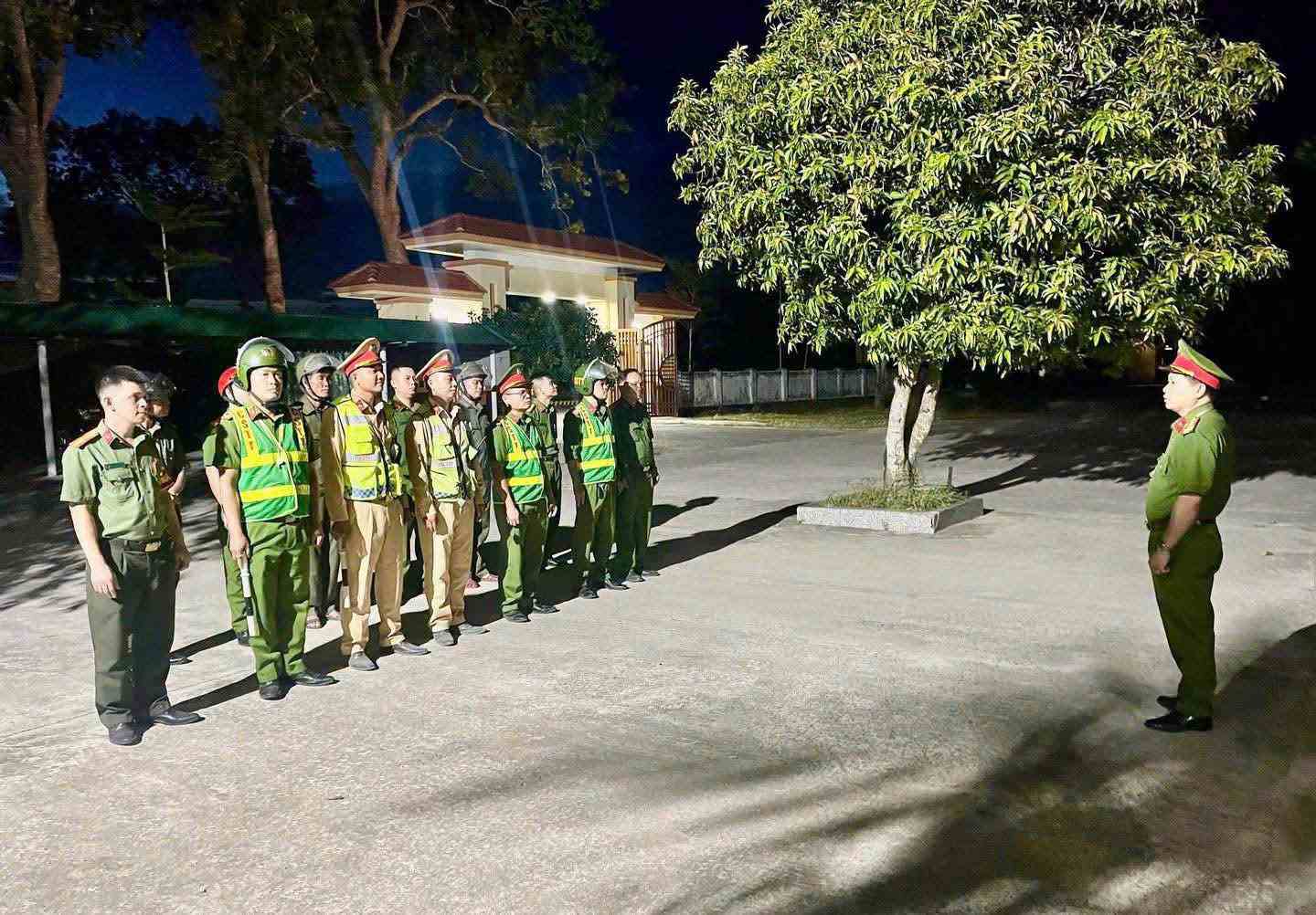 Cảnh sát giao thông Nghệ An tăng cường xử lý vi phạm giao thông dịp hè