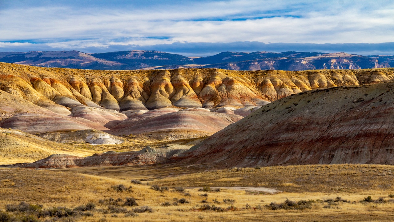 This 32-mile Wyoming dirt road has no towns, no signal, and dinosaur ...