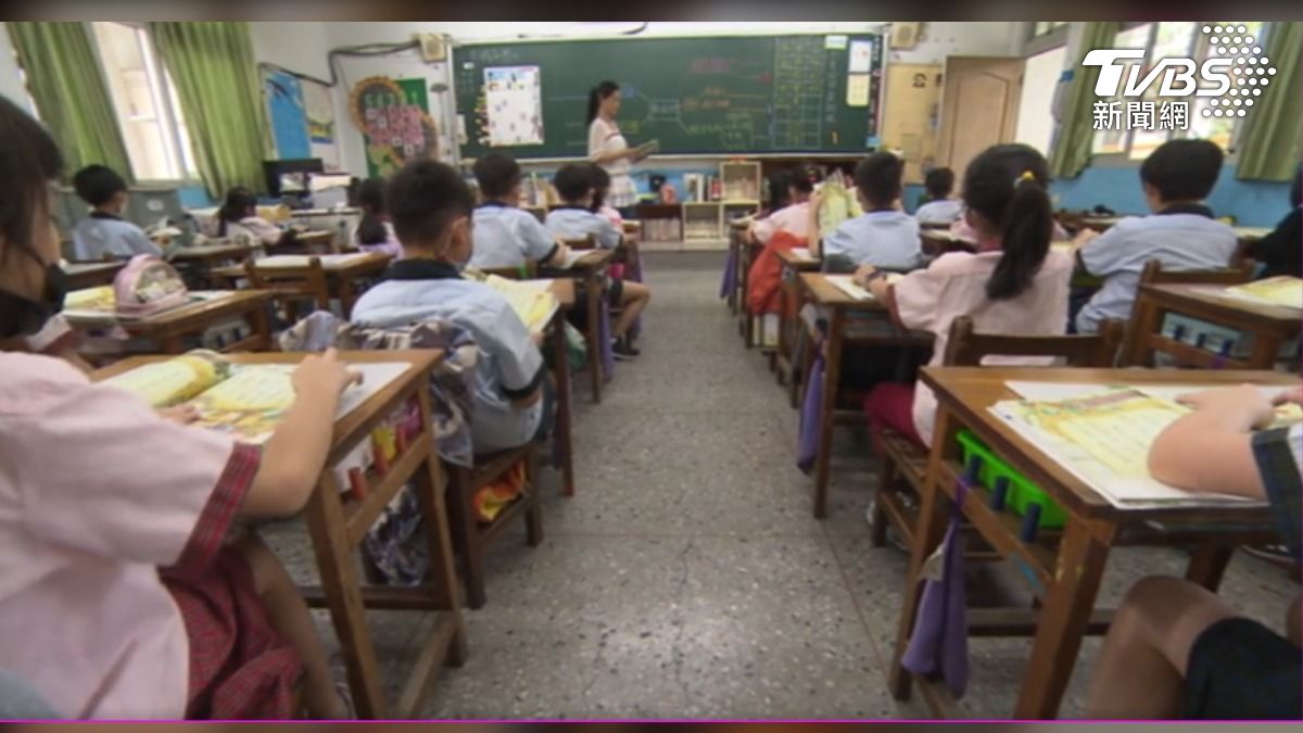 AI產業高薪挖角！理化老師「有報即錄取」引發警訊，STEM師資荒恐惡化