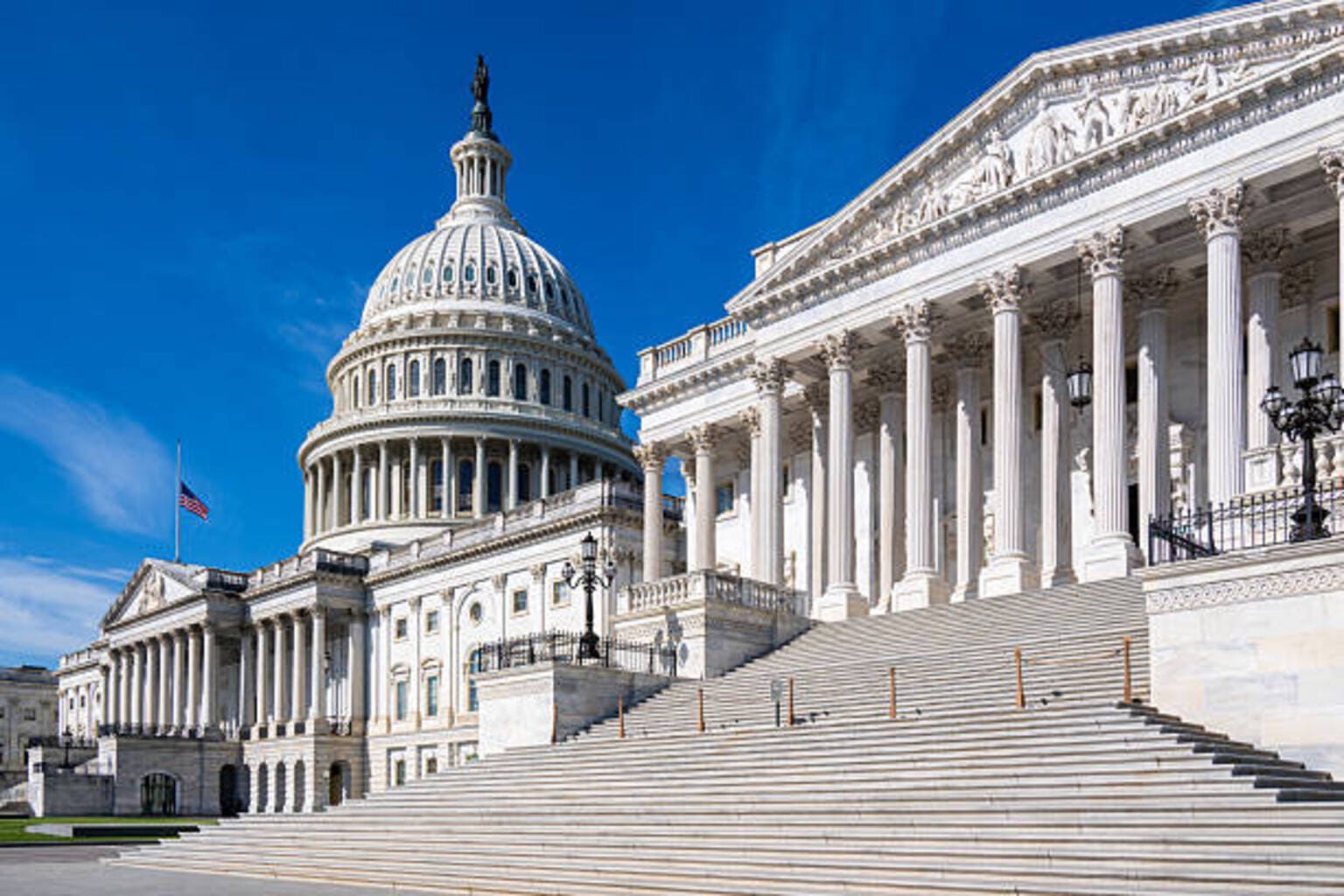 Senate crypto bill would ban federal officials from issuing digital assets - report