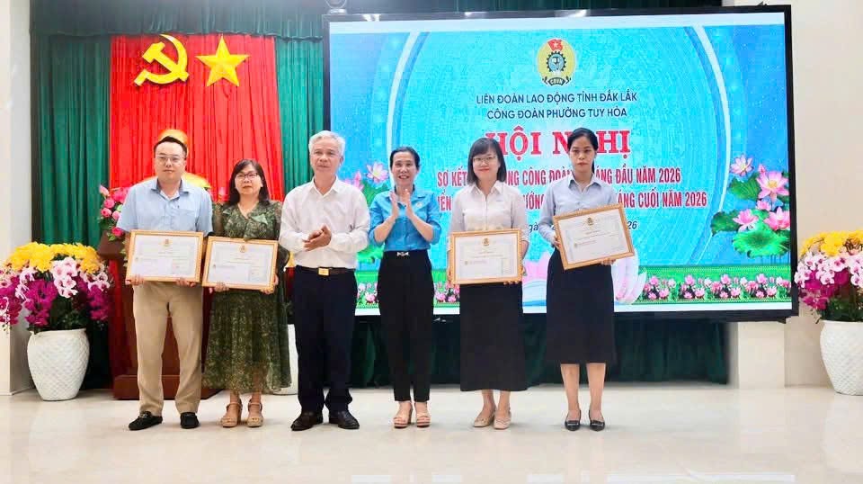 Công đoàn phường Tuy Hòa thành lập thêm 8 công đoàn cơ sở