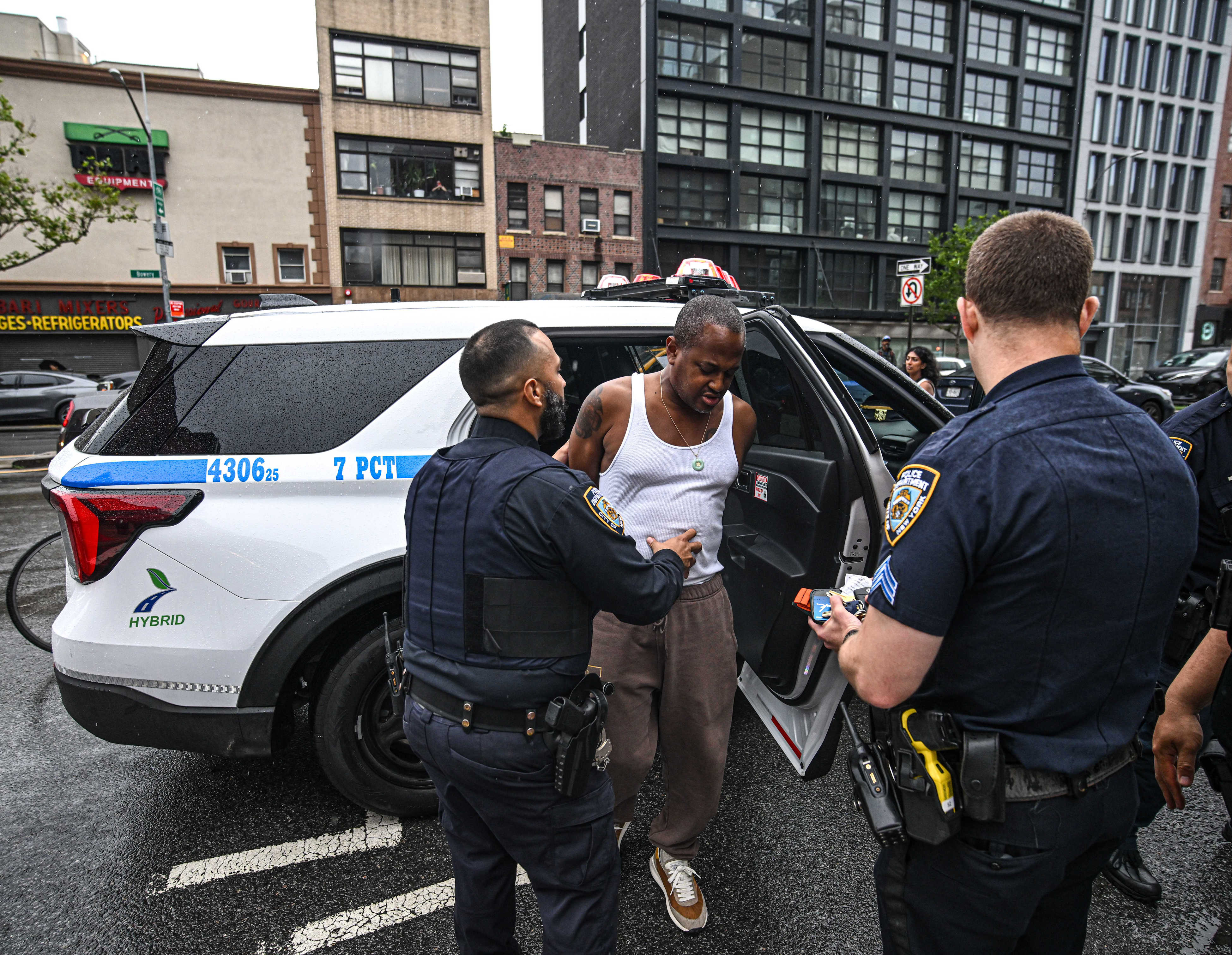 Lower East Side shooting leaves teen wounded, two arrested as witnesses ...