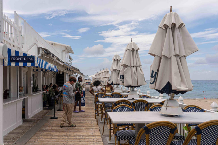 Benny's on the Beach gets lease extension to stay on Lake Worth pier