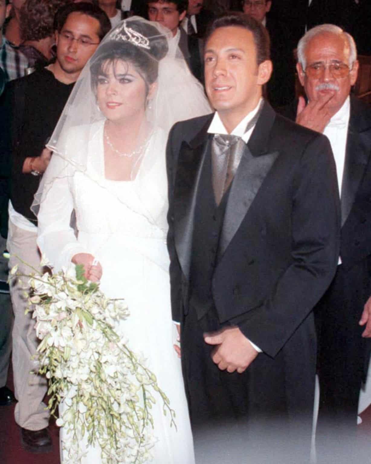En la iglesia de la suerte de la CDMX fue la gran boda de Victoria ...