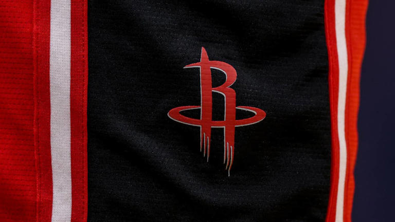Rockets looking to offload 10-year NBA veteran: Report