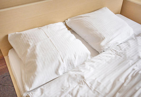 Los expertos recomiendan cambiar las almohadas cada uno o dos años para mantener una buena higiene y calidad del sueño.
