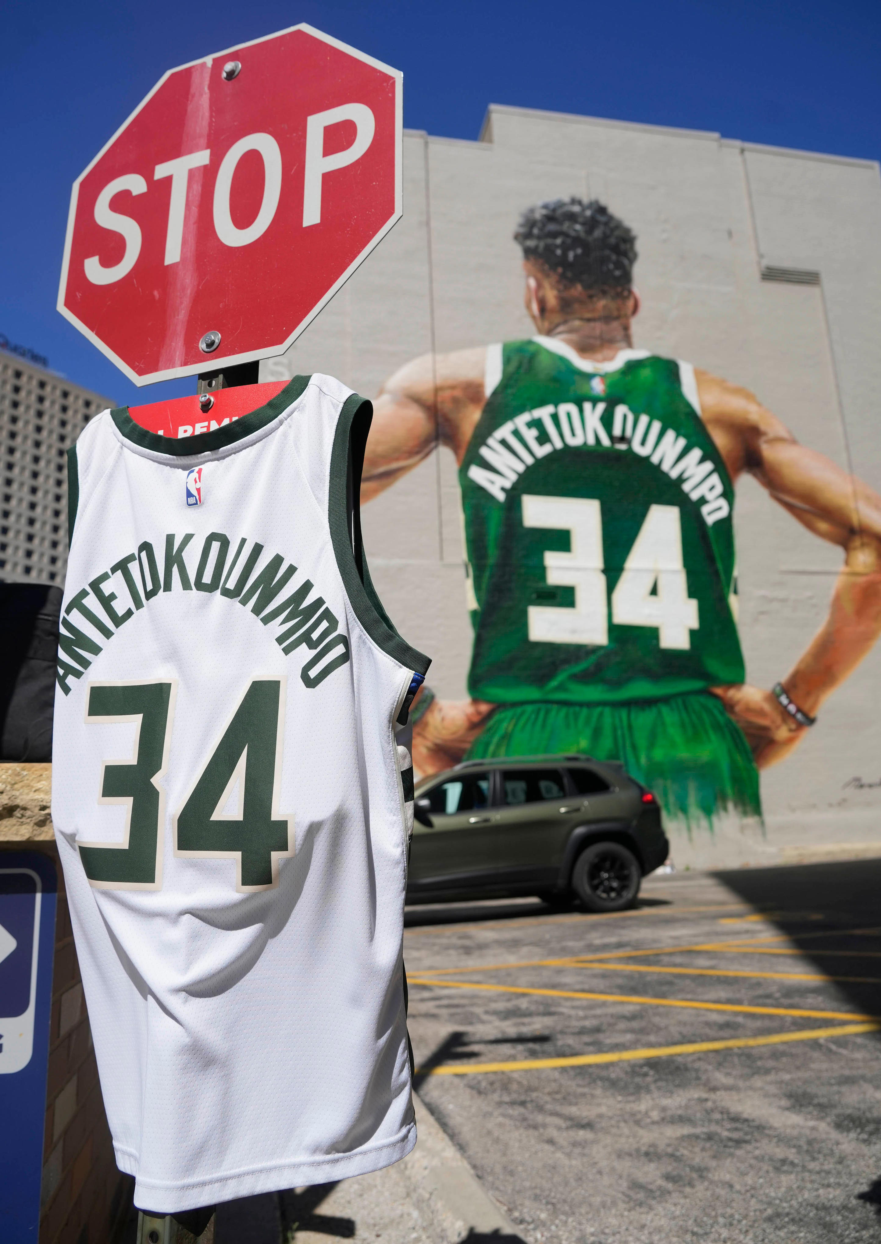 Bucks fans emotional about Giannis trade; 'worse than a heartbreak'