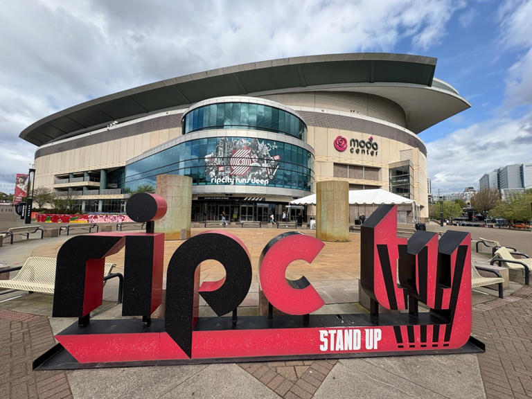 Portland mayor emphasizes need for Moda Center renovation funding ...