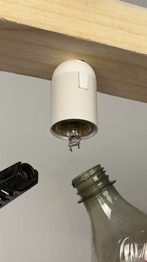 Broken light bulb removal trick #easy #lightbulb #trick