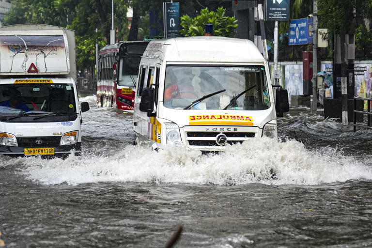 Monsoon rains inundate low-lying areas, disrupt trains in Mumbai; Sena ...