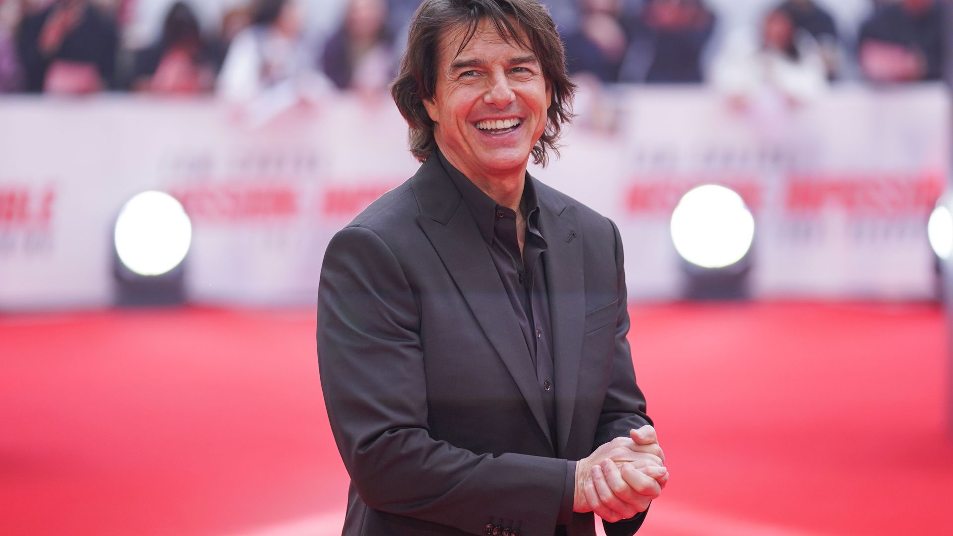 Tom Cruise: Hollywood-Star postet Bilder von sich mit Bauchansatz und ...