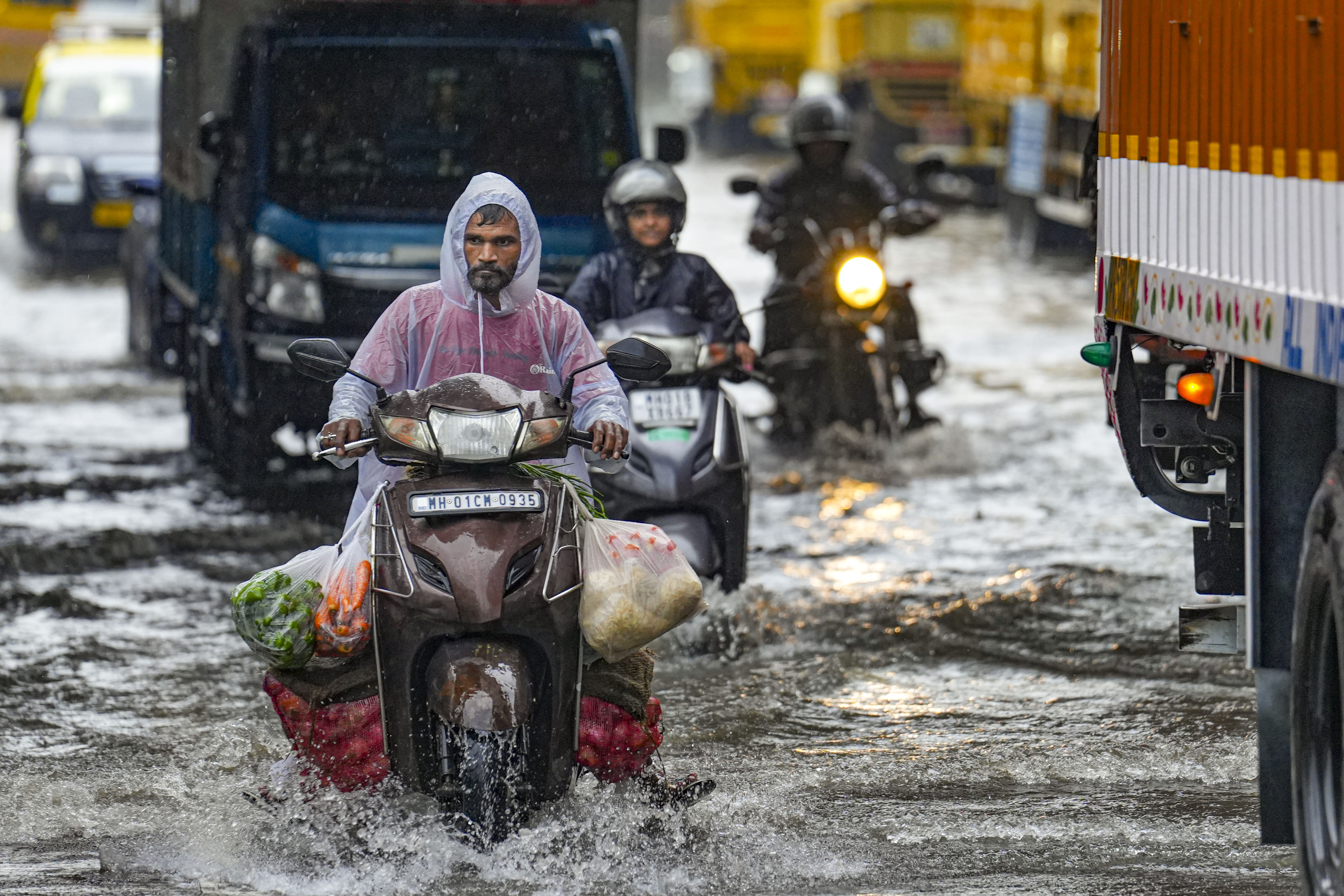 Monsoon rains inundate low-lying areas, disrupt trains in Mumbai; Sena ...