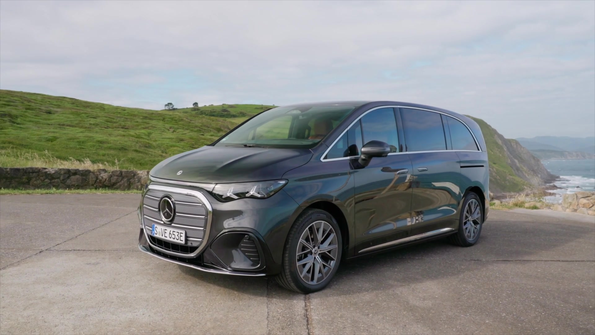 The All-New Electric Mercedes-Benz VLE 300 Design Preview in Graphite Grey