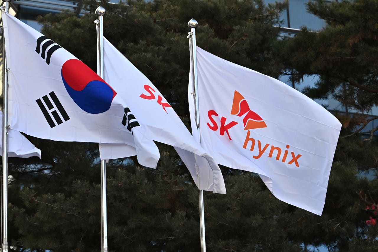 What SK Hynix’s $29 Billion Nasdaq Listing Plan Means for Micron Stock