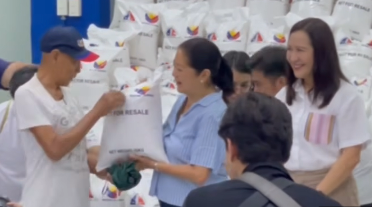 Liza Marcos leads rice distribution in Bagong Pag-asa, QC