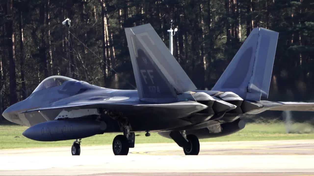 Watch VALOR 01-04 roll in - then the F-22 Raptors show their teeth