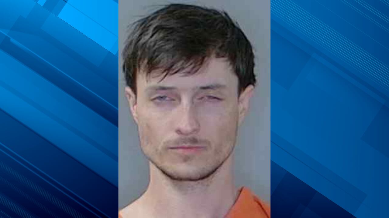 Man arrested after high-speed chase ends in crash, foot chase in ...