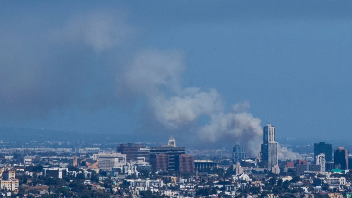 Los Angeles warehouse fire could burn for days as officials investigate ...