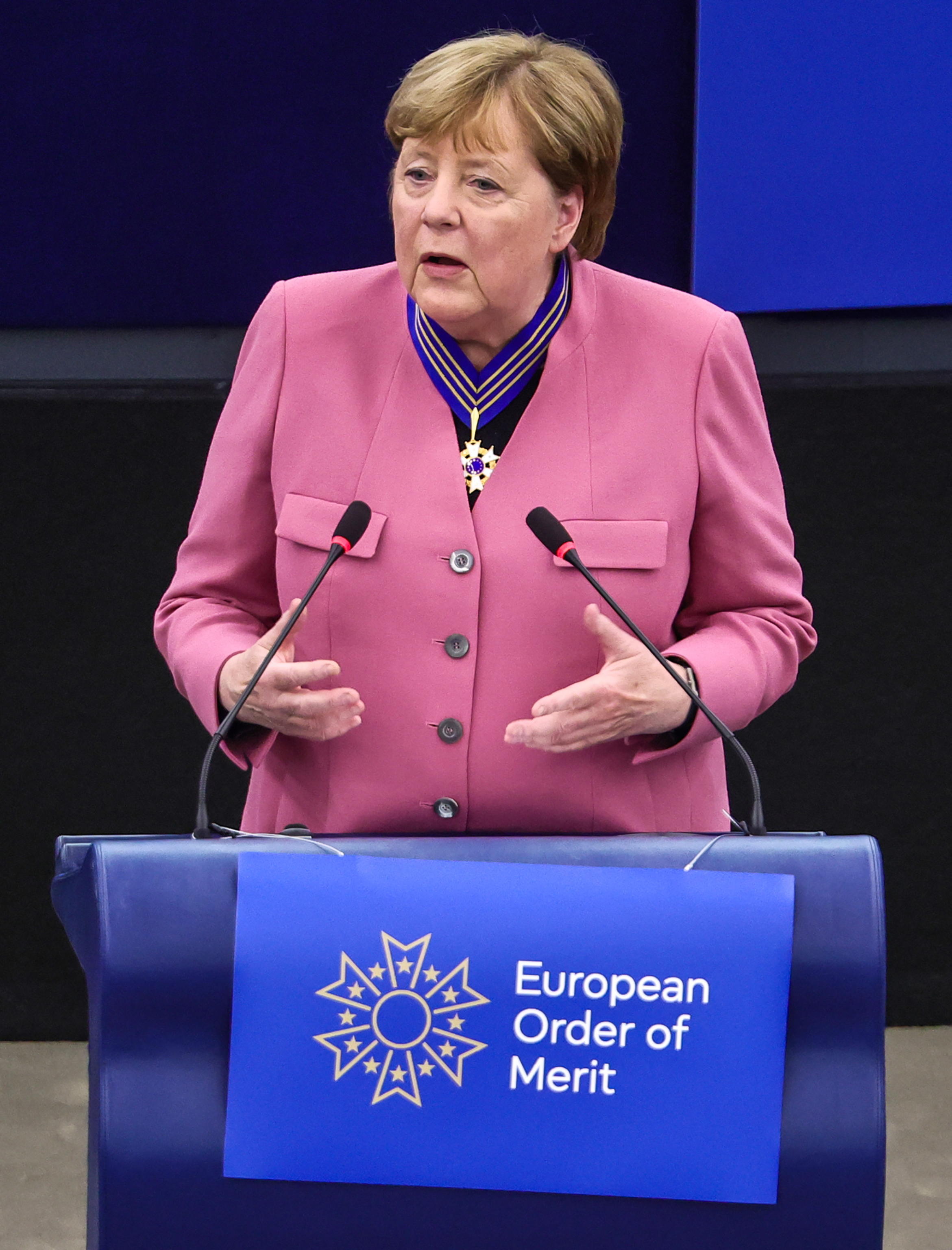 Il ritratto di Angela Merkel tra le opere della Cancelleria federale ...