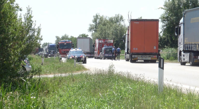 Incidente frontale tra auto e tir sulla Romea: una persona ferita ...