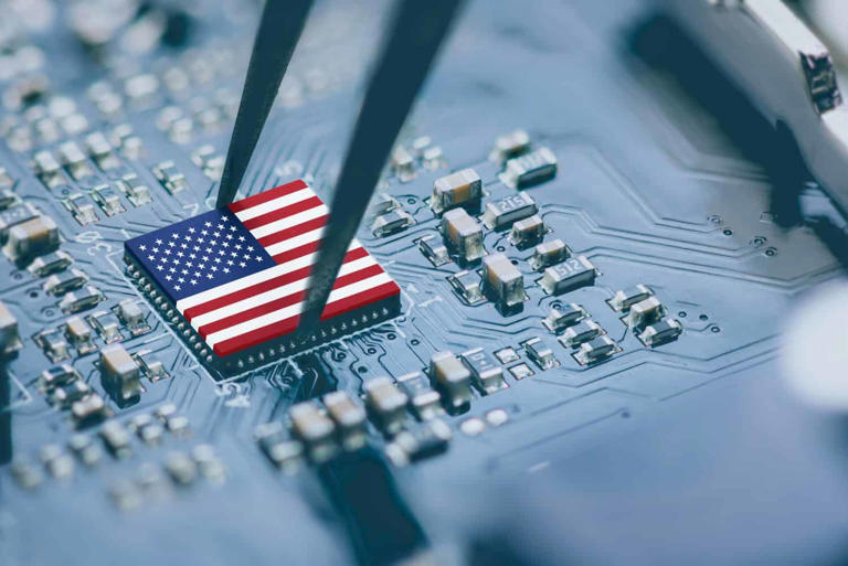 Micron is up 268% this year, and Stephanie Link says wait for a ...