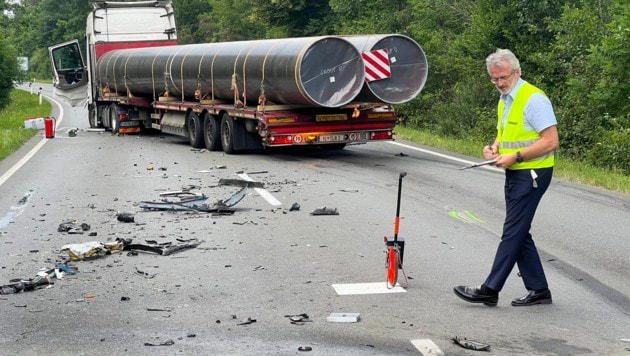 Gerhard Kronreif sicherte gleich nach dem Unfall die Spuren. Bald werden die Fahrzeuge analysiert und die Daten ausgelesen.