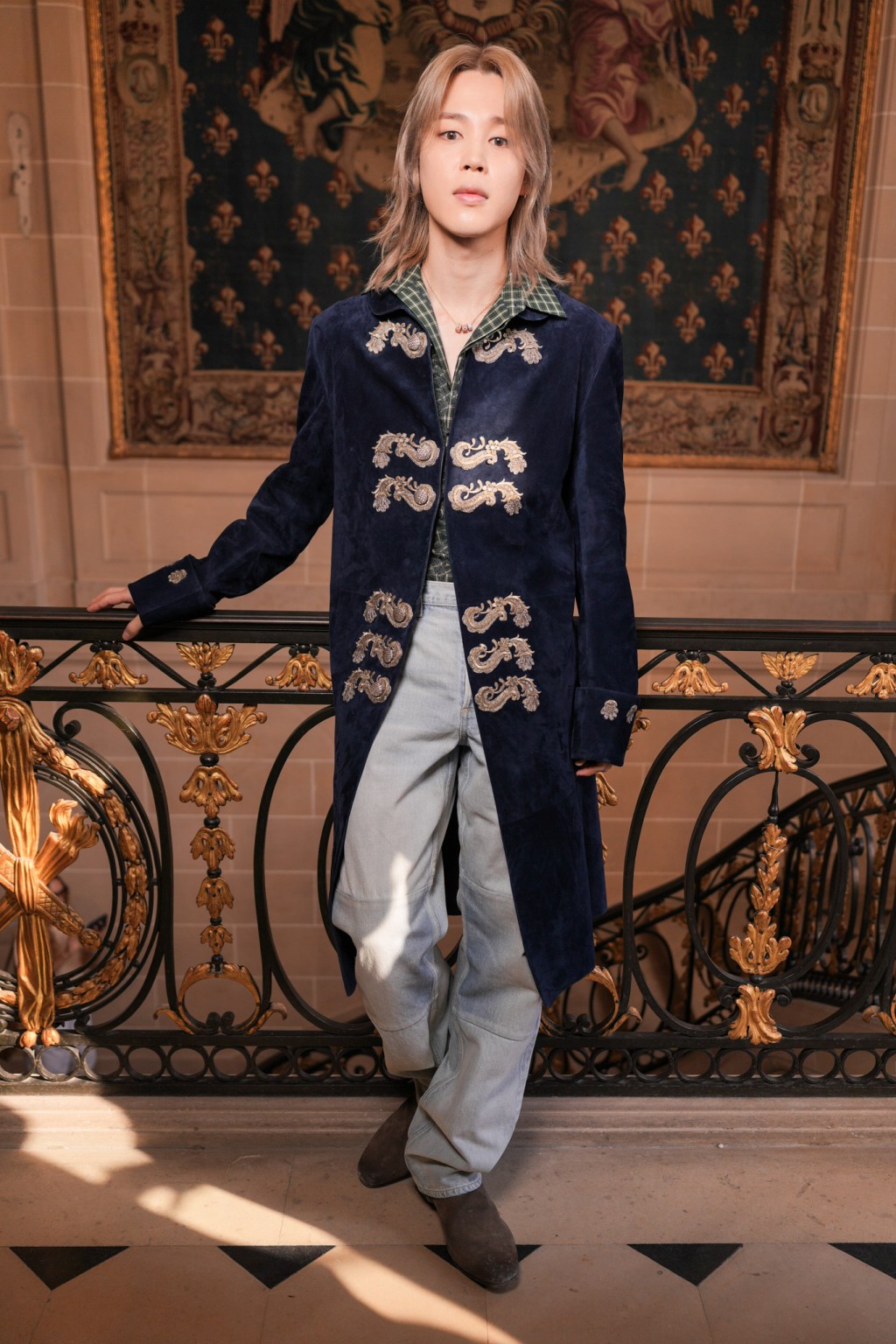 Jimin shines at Dior's morning show amid Paris heatwave