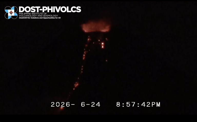 Mayon continues effusive eruption