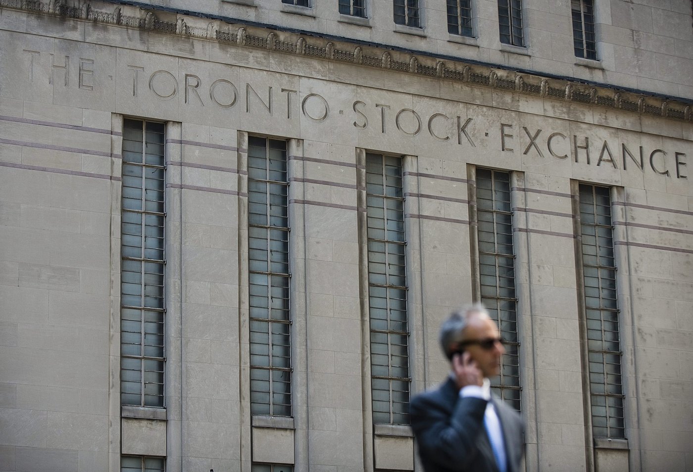 TSX finishes lower amid commodities weakness, tech stocks weigh on US ...