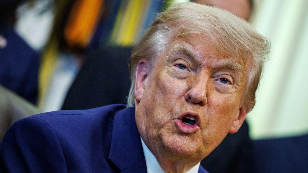 Donald Trump mocked for slurring and making weird gestures during ...