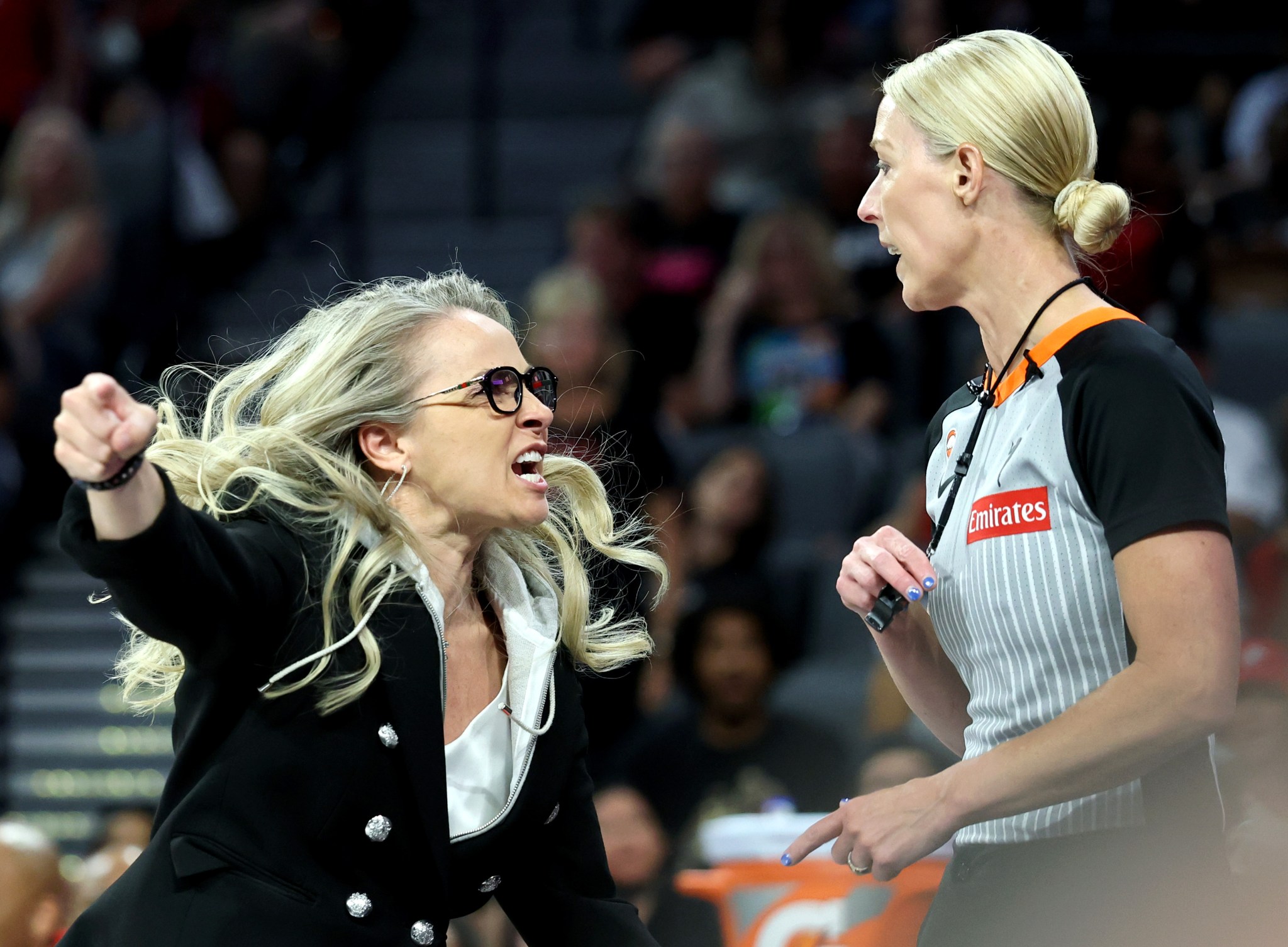 Becky Hammon sprints toward ref, screams in her face during Aces