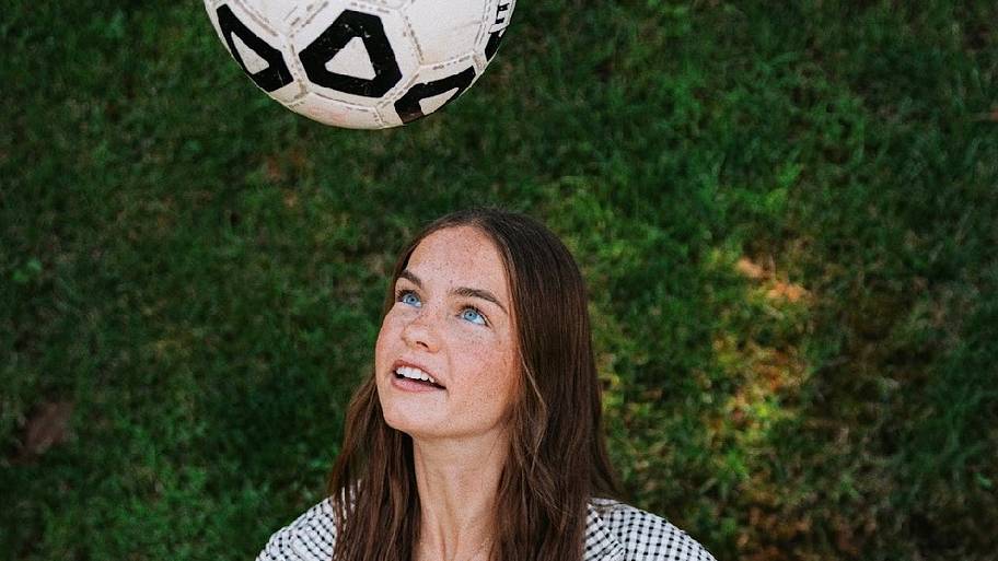 Maddie DiMaria of Cor Jesu (MO) earns Gatorade National Girls Soccer ...
