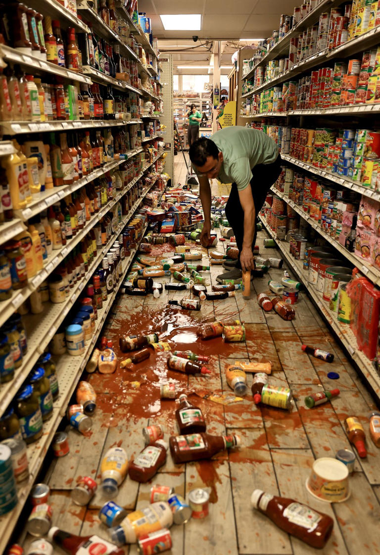 Dramatic moment Northern California earthquake destroys thousands of ...