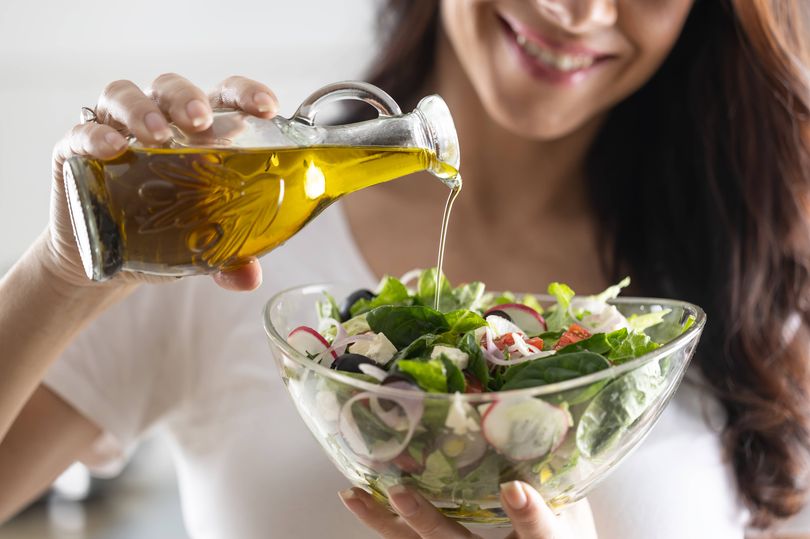 Key differences between sunflower and vegetable oil explained