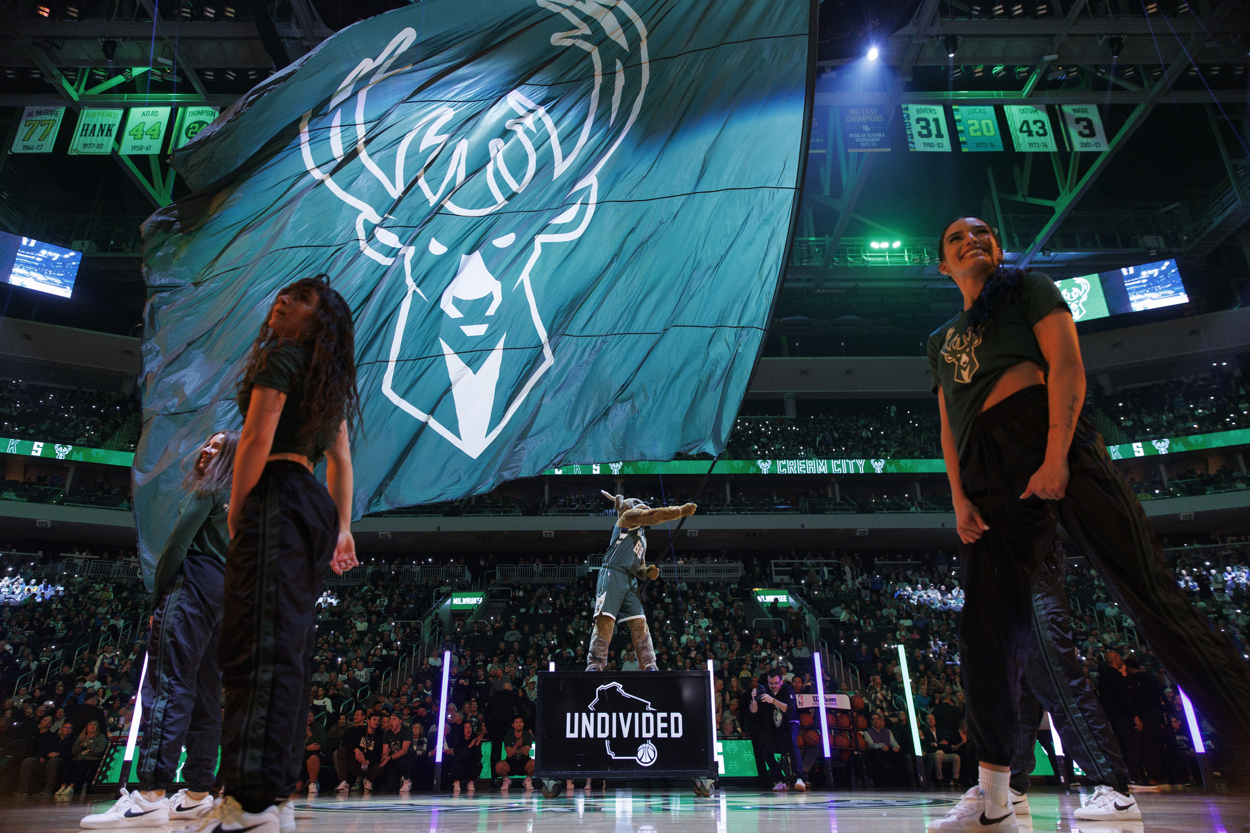 Bucks to acquire 60th pick from Magic for cash