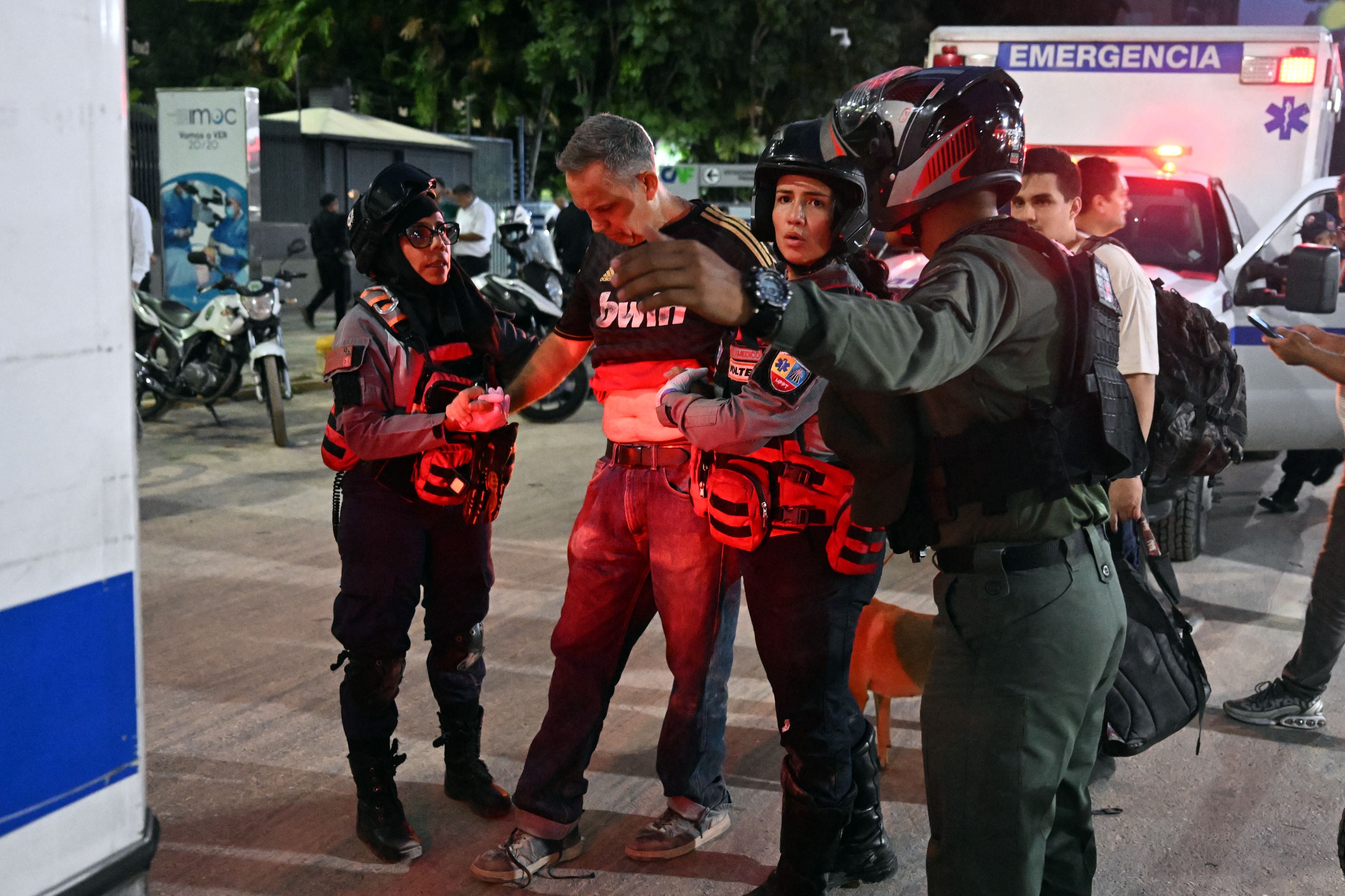 Venezuela hit by 7.2, 7.5 earthquakes; up to 100,000 deaths feared