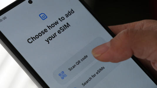 Man setting up eSim on smartphone