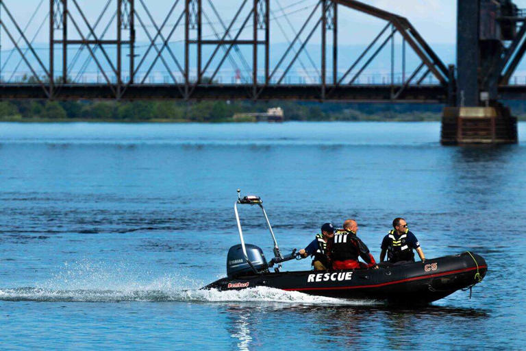 2 die after seaplane hits Tri-Cities power line and crashes into ...