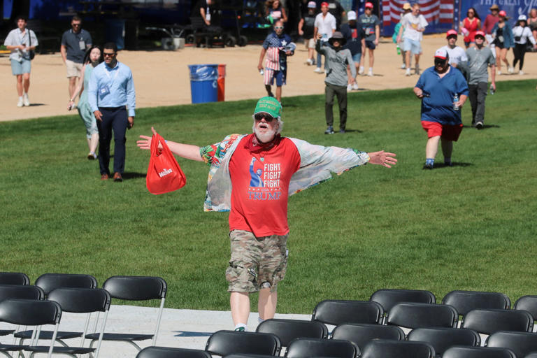 Trump’s state fair devolves into MAGA rally spectacle