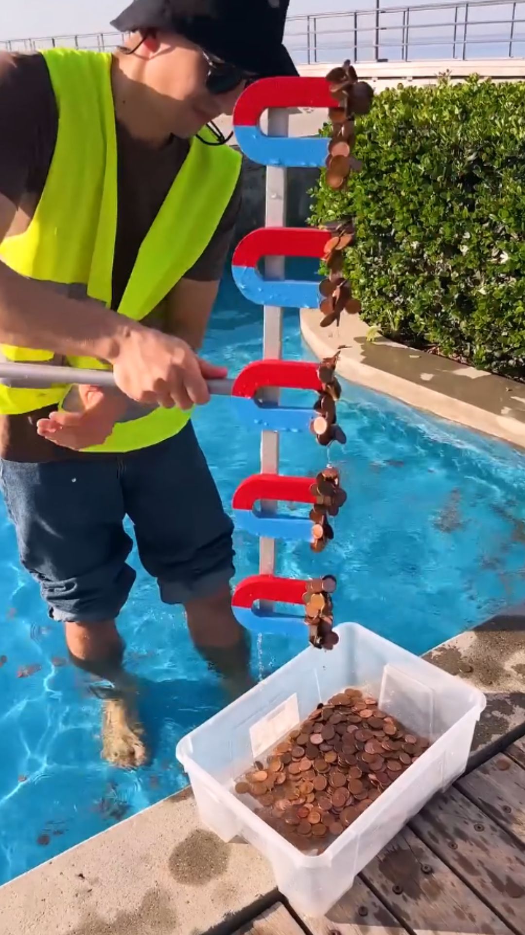 Fountain coin hunt: Unexpected treasure discovery under water