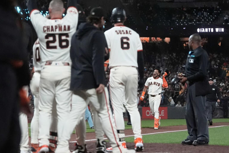 Tyler Mahle shines, Giants walk off A’s with two homers in ninth