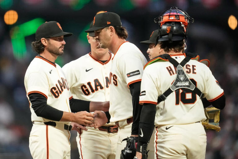 Tyler Mahle shines, Giants walk off A’s with two homers in ninth
