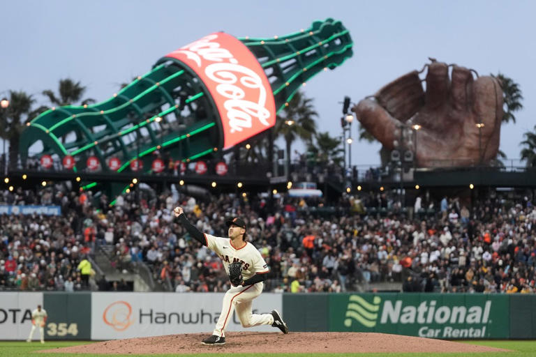 Tyler Mahle shines, Giants walk off A’s with two homers in ninth