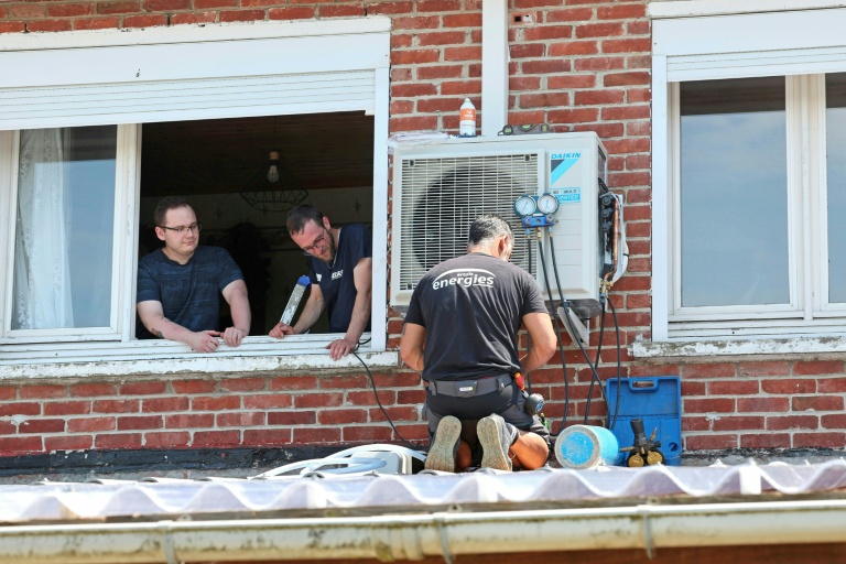 Eight in 10 people in France view air-conditioning as environmentally unfriendly