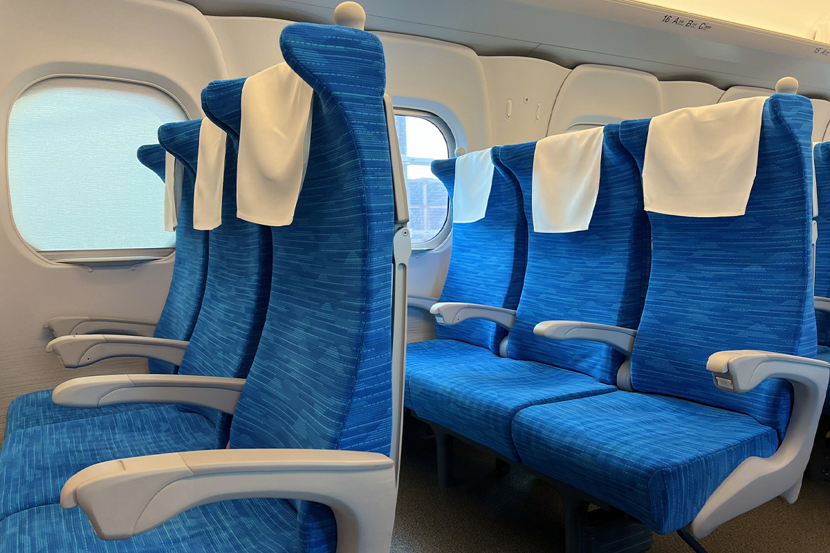 超満員の車内に座席が出現？新幹線での迷惑行為に批判殺到、同行した歌手がXで告発