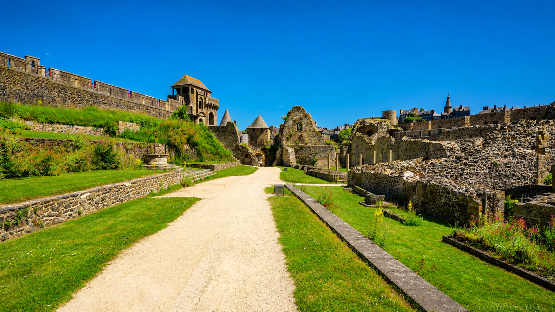 Explore Château de Fougères – one of Europe’s largest castles (4K)
